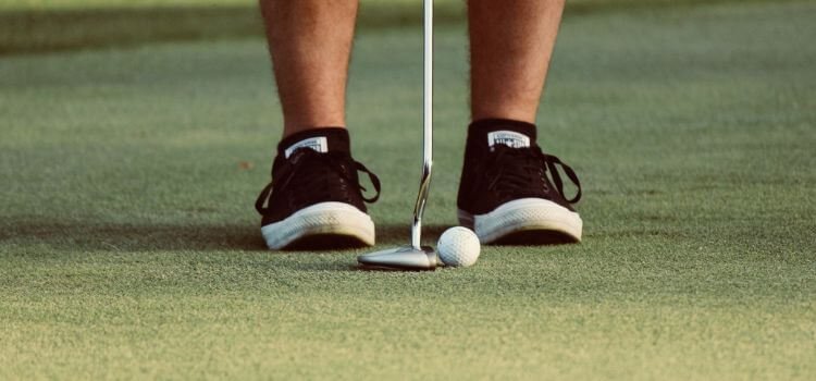 Why Wear Spikeless Golf Shoes Instead of Regular Ones